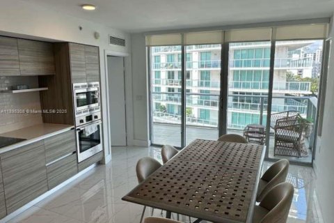 Condominio en alquiler en Miami Beach, Florida, 2 dormitorios, 88.44 m2 № 1947599 - foto 2