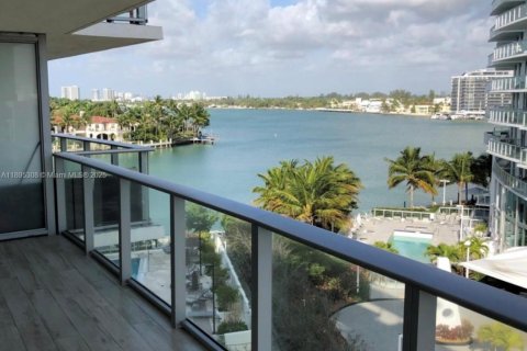 Condominio en alquiler en Miami Beach, Florida, 2 dormitorios, 88.44 m2 № 1947599 - foto 1