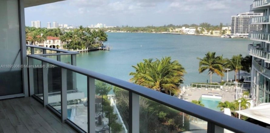 Condominio en Miami Beach, Florida, 2 dormitorios  № 1947599