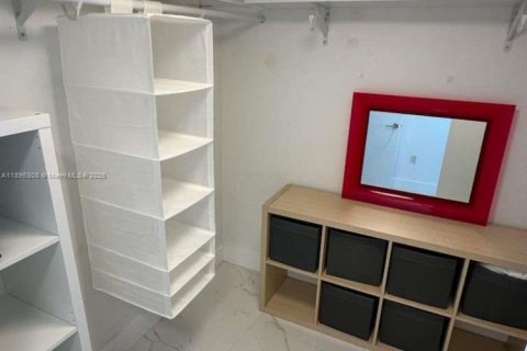 Condominio en alquiler en Miami Beach, Florida, 2 dormitorios, 88.44 m2 № 1947599 - foto 12