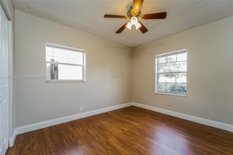 House in North Lauderdale, Florida 3 bedrooms, 122.26 sq.m. № 1996486 - photo 9