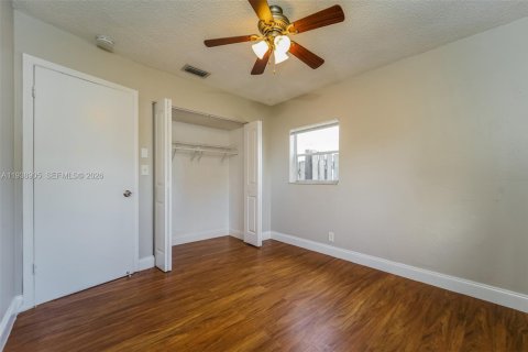 House in North Lauderdale, Florida 3 bedrooms, 122.26 sq.m. № 1996486 - photo 10