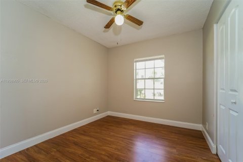 House in North Lauderdale, Florida 3 bedrooms, 122.26 sq.m. № 1996486 - photo 7