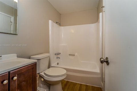 House in North Lauderdale, Florida 3 bedrooms, 122.26 sq.m. № 1996486 - photo 14