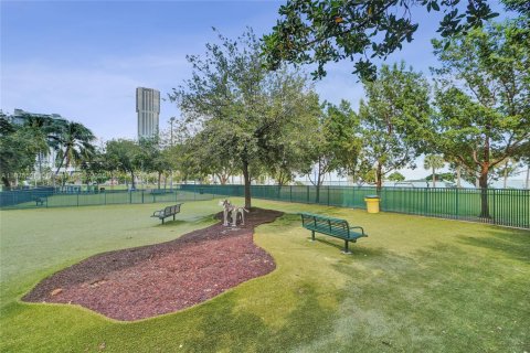 Condo in Miami, Florida, 1 bedroom  № 1979023 - photo 28