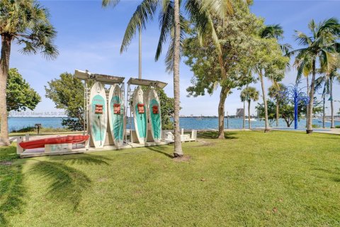 Condo in Miami, Florida, 1 bedroom  № 1979023 - photo 22