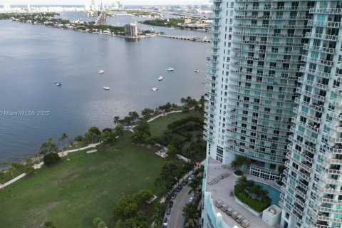 Condo in Miami, Florida, 1 bedroom  № 1979023 - photo 16