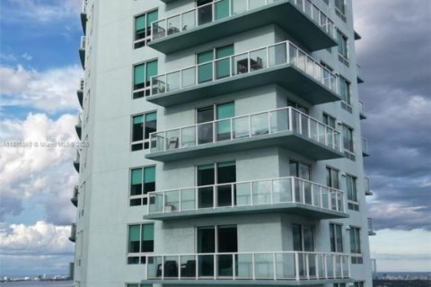 Condo in Miami, Florida, 1 bedroom  № 1979023 - photo 18