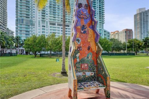 Condo in Miami, Florida, 1 bedroom  № 1979023 - photo 27