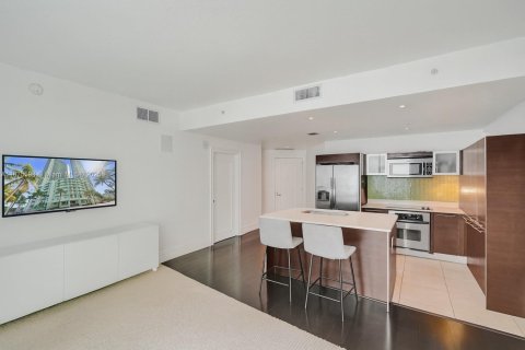 Condo in Miami, Florida, 1 bedroom  № 1979023 - photo 2