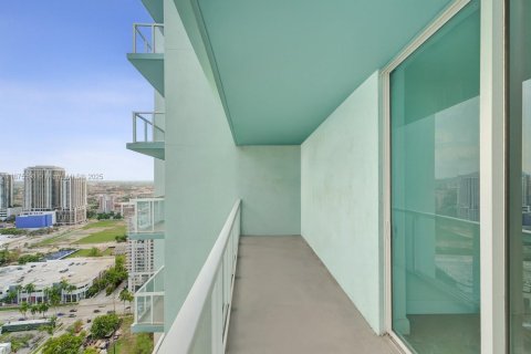 Condo in Miami, Florida, 1 bedroom  № 1979023 - photo 6