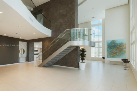 Condo in Miami, Florida, 1 bedroom  № 1979023 - photo 15