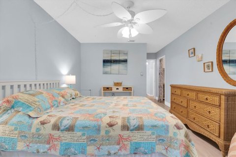 Condo in Tarpon Springs, Florida, 2 bedrooms  № 1913241 - photo 17