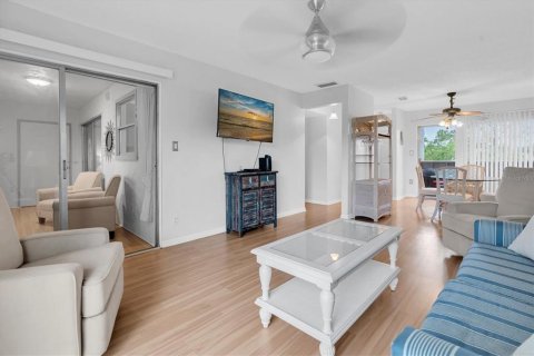 Condo in Tarpon Springs, Florida, 2 bedrooms  № 1913241 - photo 6