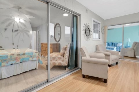 Condo in Tarpon Springs, Florida, 2 bedrooms  № 1913241 - photo 22