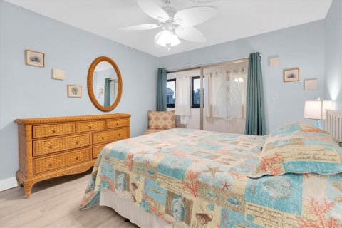 Condo in Tarpon Springs, Florida, 2 bedrooms  № 1913241 - photo 16