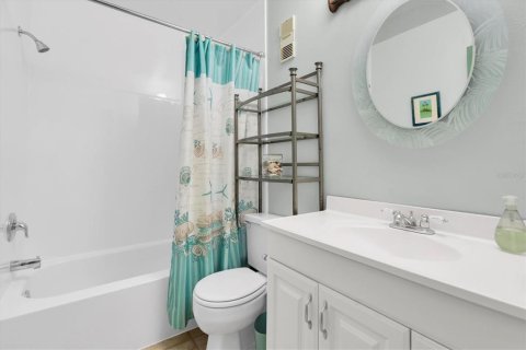 Condo in Tarpon Springs, Florida, 2 bedrooms  № 1913241 - photo 21