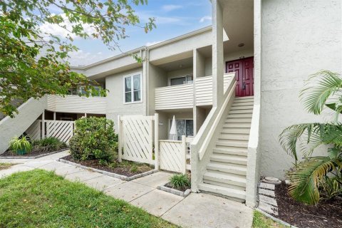 Condo in Tarpon Springs, Florida, 2 bedrooms  № 1913241 - photo 1