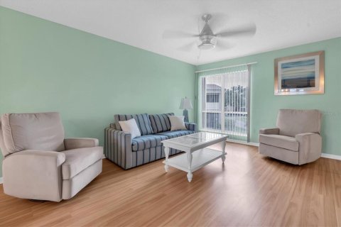 Condo in Tarpon Springs, Florida, 2 bedrooms  № 1913241 - photo 7