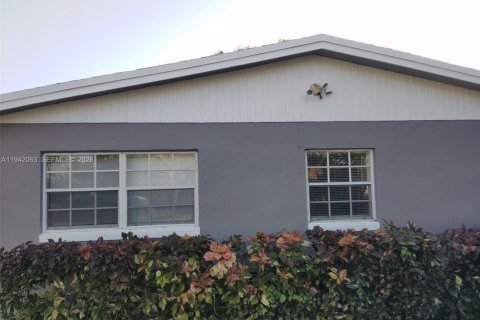 Villa ou maison à louer à Boynton Beach, Floride: 4 chambres, 117.06 m2 № 1999021 - photo 12