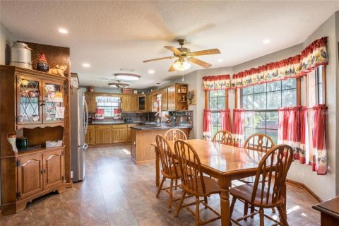 House in Land O' Lakes, Florida 3 bedrooms, 209.22 sq.m. № 2219672 - photo 4