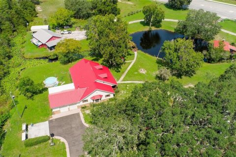 House in Land O' Lakes, Florida 3 bedrooms, 209.22 sq.m. № 2219672 - photo 18