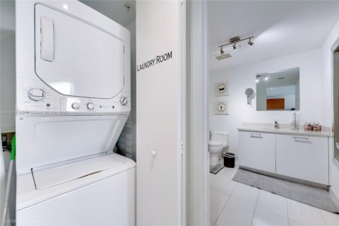 Condominio en venta en Miami, Florida, 1 dormitorio, 68.75 m2 № 1937844 - foto 10