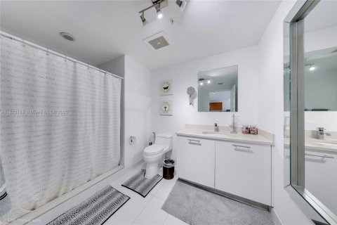 Condominio en venta en Miami, Florida, 1 dormitorio, 68.75 m2 № 1937844 - foto 9