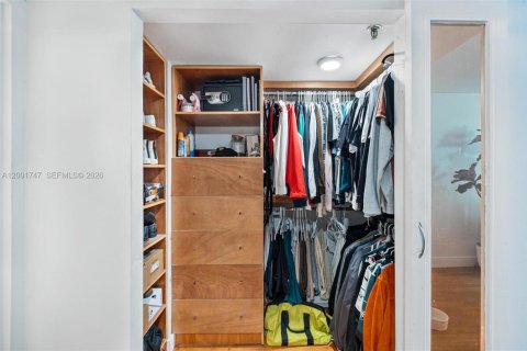 Condominio en venta en Miami, Florida, 1 dormitorio, 79.9 m2 № 2091266 - foto 17