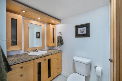 Condominio en venta en Miami, Florida, 1 dormitorio, 79.9 m2 № 2091266 - foto 18