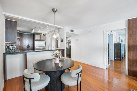 Condominio en venta en Miami, Florida, 1 dormitorio, 79.9 m2 № 2091266 - foto 8