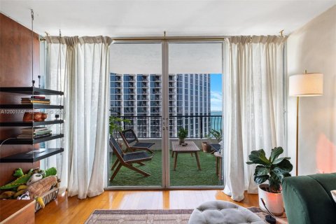 Condominio en venta en Miami, Florida, 1 dormitorio, 79.9 m2 № 2091266 - foto 4
