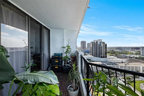 Condominio en venta en Miami, Florida, 1 dormitorio, 79.9 m2 № 2091266 - foto 20