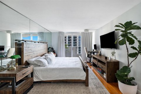 Condominio en venta en Miami, Florida, 1 dormitorio, 79.9 m2 № 2091266 - foto 13