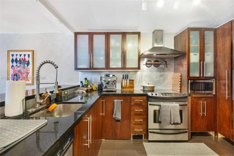 Condominio en venta en Miami, Florida, 1 dormitorio, 79.9 m2 № 2091266 - foto 12