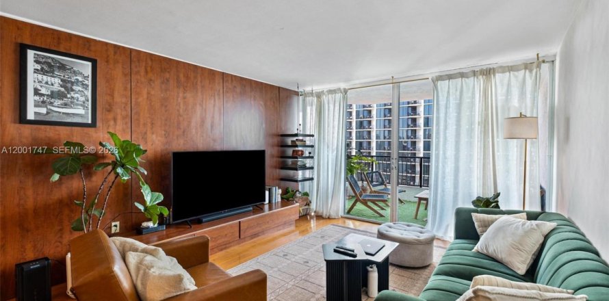 Condominio en Miami, Florida, 1 dormitorio  № 2091266