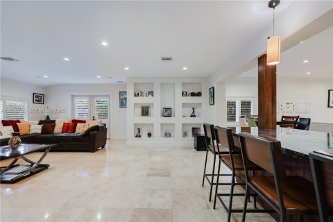 House in Pinecrest, Florida 5 bedrooms, 427.16 sq.m. № 1988052 - photo 12