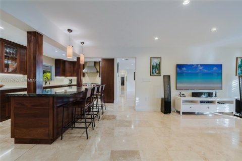House in Pinecrest, Florida 5 bedrooms, 427.16 sq.m. № 1988052 - photo 14