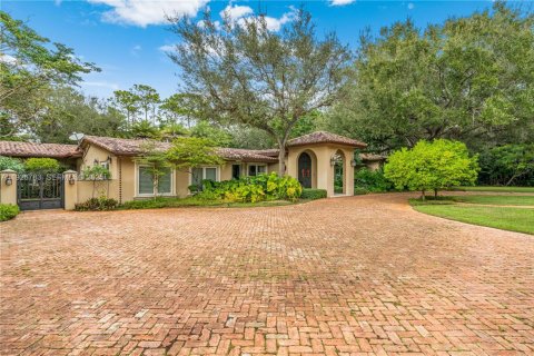 House in Pinecrest, Florida 5 bedrooms, 427.16 sq.m. № 1988052 - photo 2