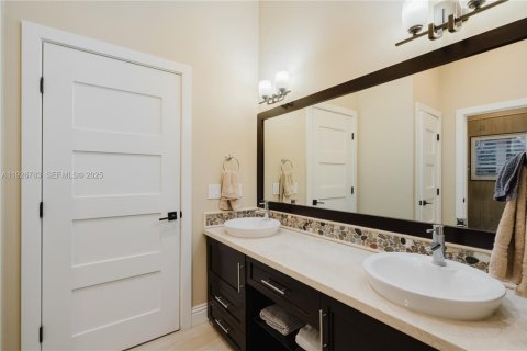 House in Pinecrest, Florida 5 bedrooms, 427.16 sq.m. № 1988052 - photo 29