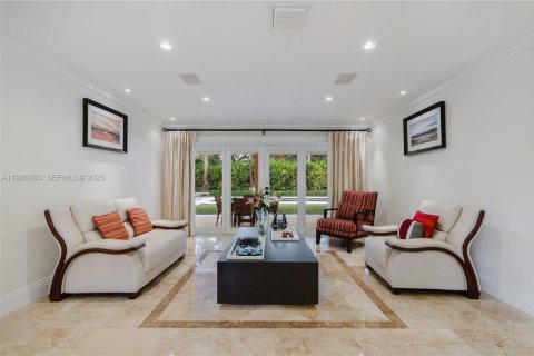 House in Pinecrest, Florida 5 bedrooms, 427.16 sq.m. № 1988052 - photo 7