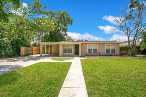 House in Lakeland, Florida 3 bedrooms, 181.07 sq.m. № 1743239 - photo 1