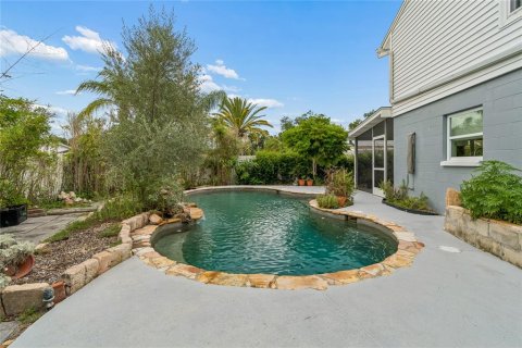 House in Tampa, Florida 4 bedrooms, 162.3 sq.m. № 2222989 - photo 12