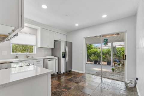 House in Tampa, Florida 4 bedrooms, 162.3 sq.m. № 2222989 - photo 23