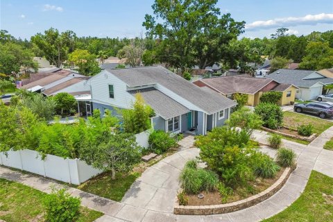 House in Tampa, Florida 4 bedrooms, 162.3 sq.m. № 2222989 - photo 4