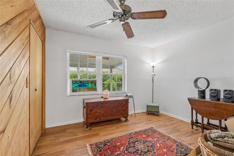 House in Tampa, Florida 4 bedrooms, 162.3 sq.m. № 2222989 - photo 30