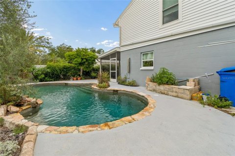 House in Tampa, Florida 4 bedrooms, 162.3 sq.m. № 2222989 - photo 10