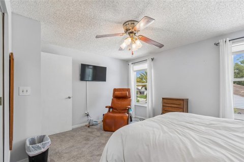 House in Tampa, Florida 4 bedrooms, 162.3 sq.m. № 2222989 - photo 24