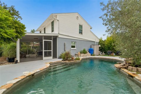 House in Tampa, Florida 4 bedrooms, 162.3 sq.m. № 2222989 - photo 13