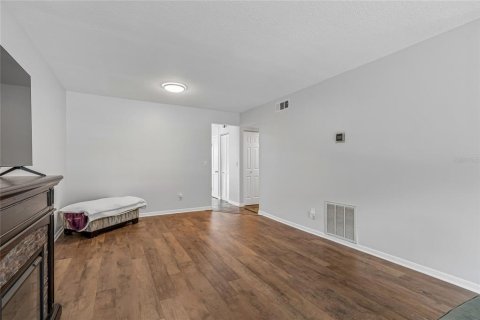 House in Tampa, Florida 4 bedrooms, 162.3 sq.m. № 2222989 - photo 16